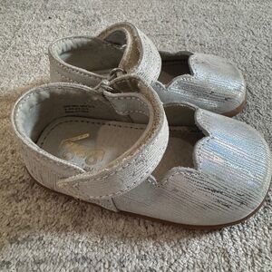 See Kai Run Silver Scalloped Mary Jane Shoes